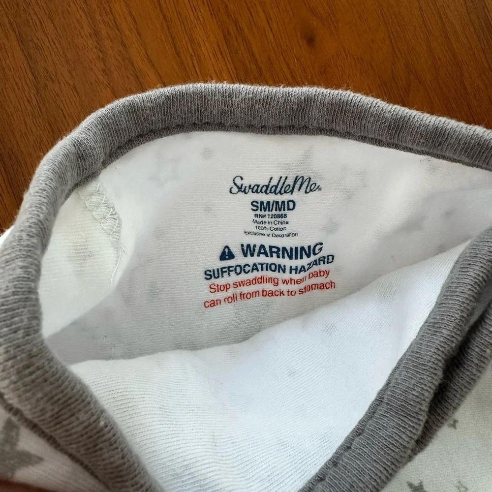 SwaddleMe Gray Star-Patterned Baby Swaddle size small/medium